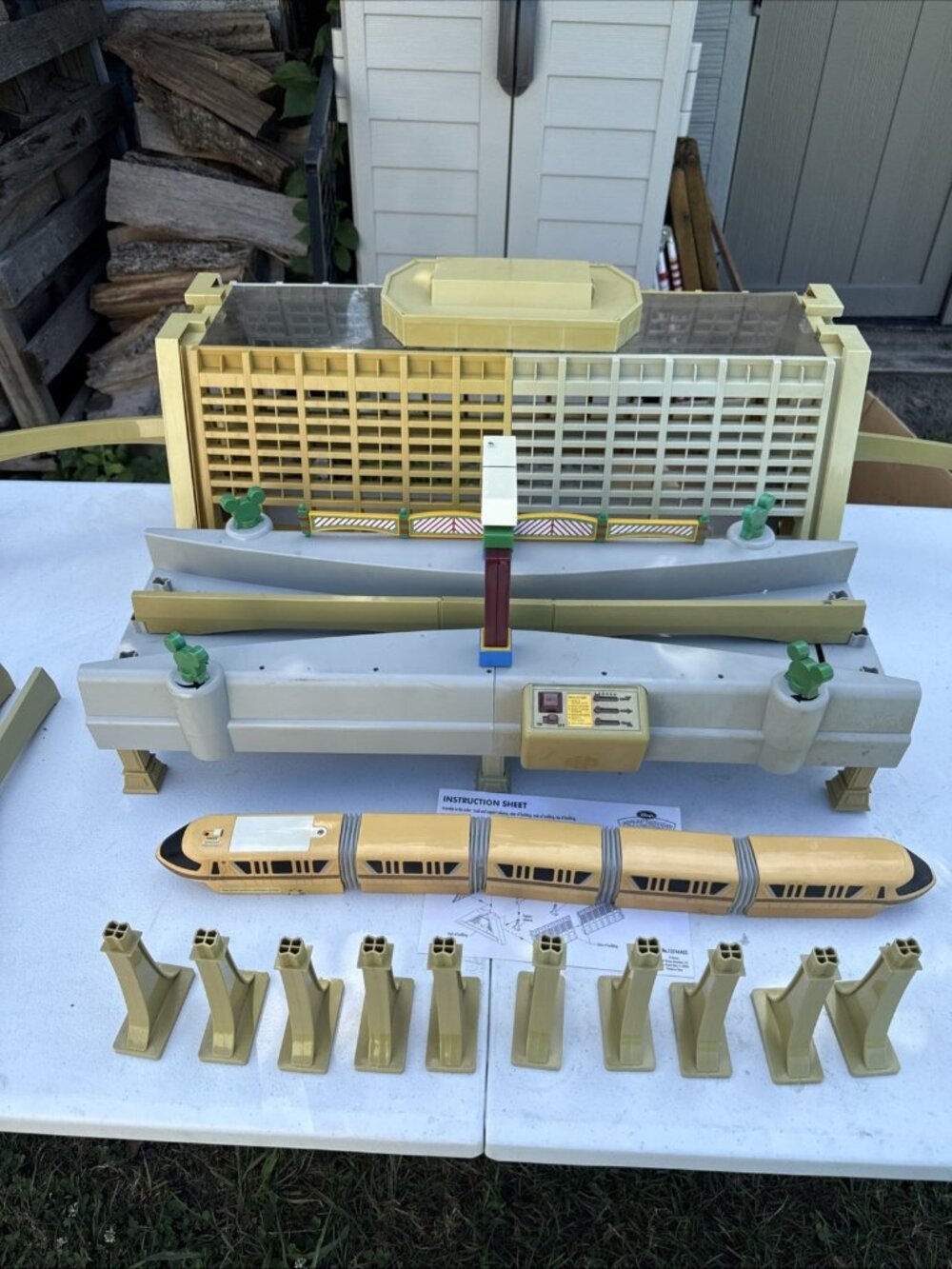 Walt Disney World Contemporary Hotel/Monorail Playset-WORKS-With Switch Station